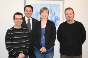Im Rathaus hat Bürgermeister Frank Keppeler kürzlich die drei Mitglieder des Vorstandes des Stadtelternrates, Martin Placzek (li.), Anja Stichweh und Thomas Klütsch (re.) empfangen. 