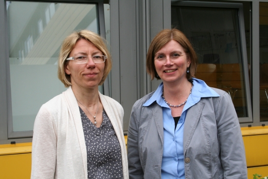 Schulleiterin Ute Wollenweber und ihre Stellvertreterin Donate Nau freuen sich gemeinsam mit ihrem neuen Schulkollegium auf den ersten Schultag in der Gesamtschule Pulheim im Schulzentrum Brauweiler.