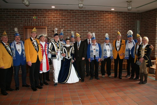 Närrisches Treffen von Brauweiler und Königseer Karnevalisten bei Bürgermeister Frank Keppeler im Rathaus.
